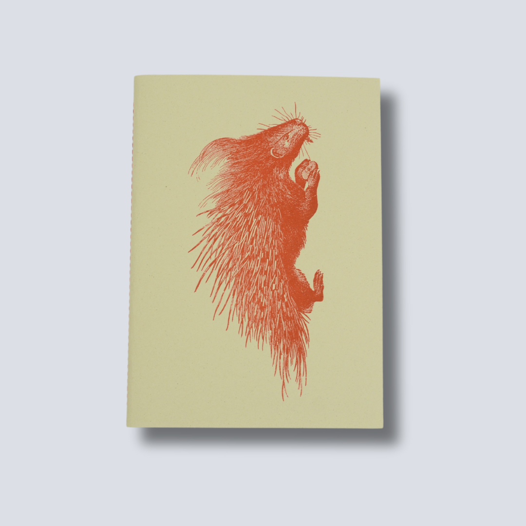 ヤマアラシのイラストが表紙に描かれた、クラシックなノート