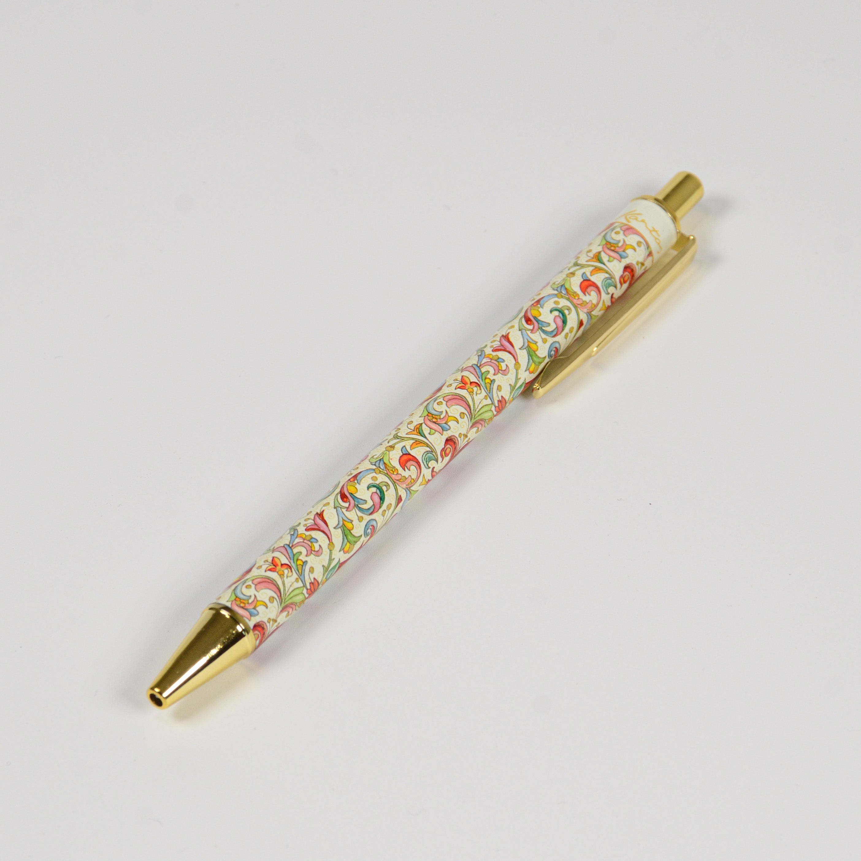 イタリア製Giglio柄ボールペン。赤と金を基調とした優雅な模様が“書く”時間を上品