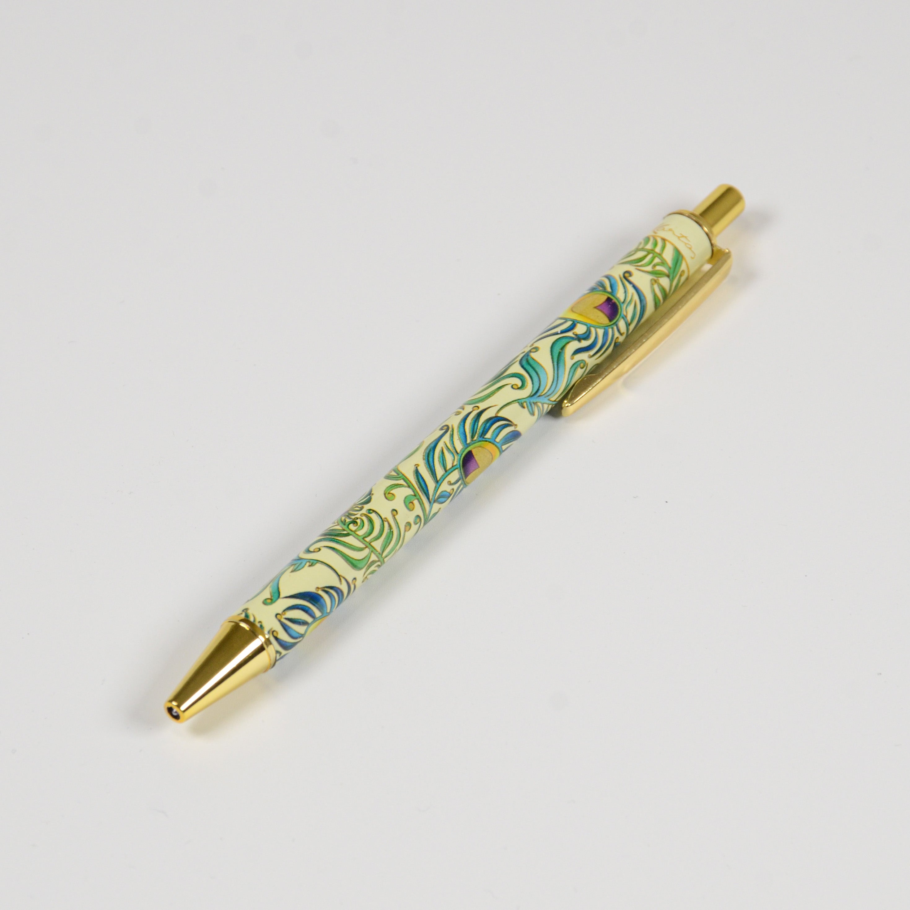 イタリアKartos社のPeacock柄ボールペン。深みのある色合いが筆記の時間に静かな彩りを添える。