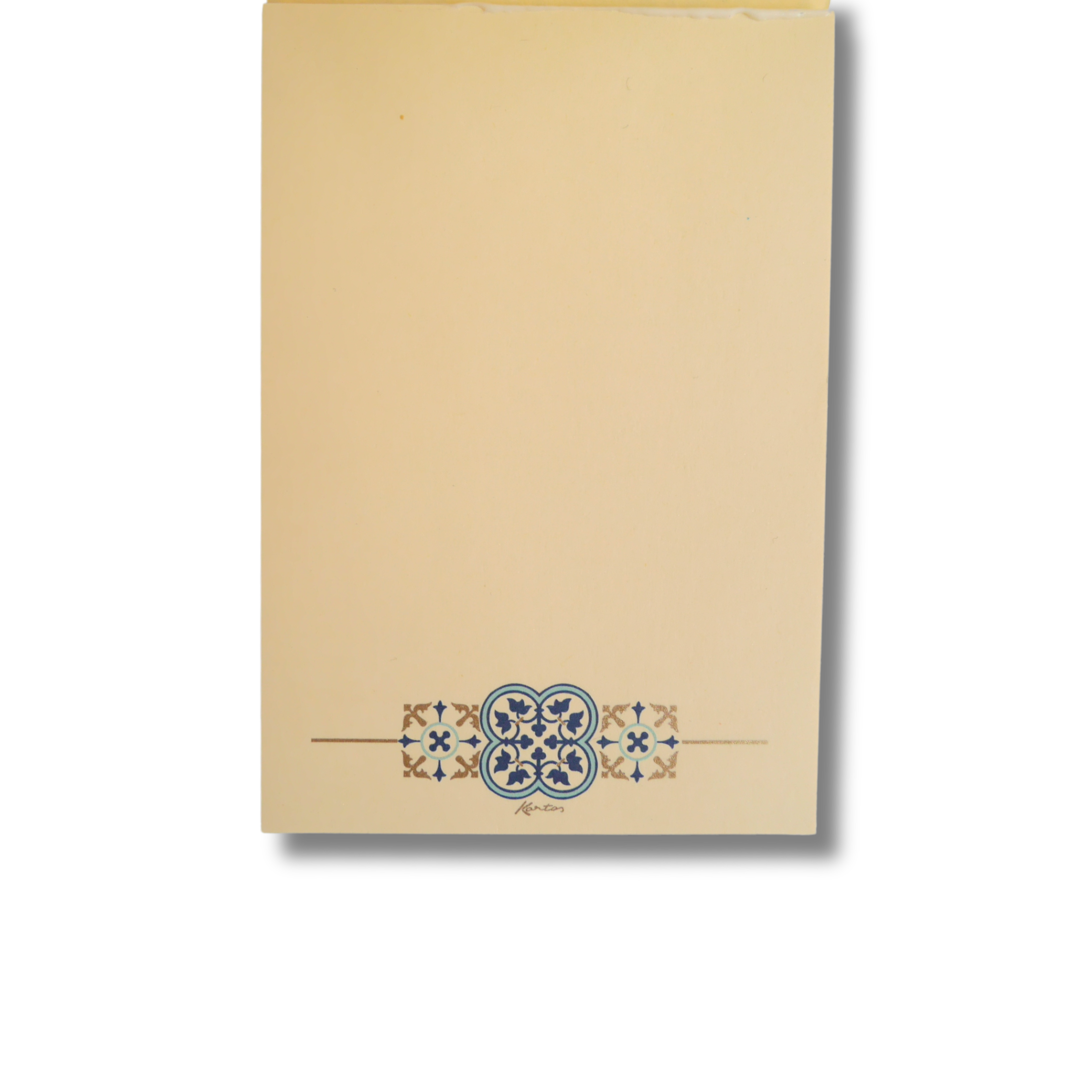 Quadrilobo柄メモの中面。下部に文様が入った淡いクリーム色の紙面で、気軽に使える上質な一枚。