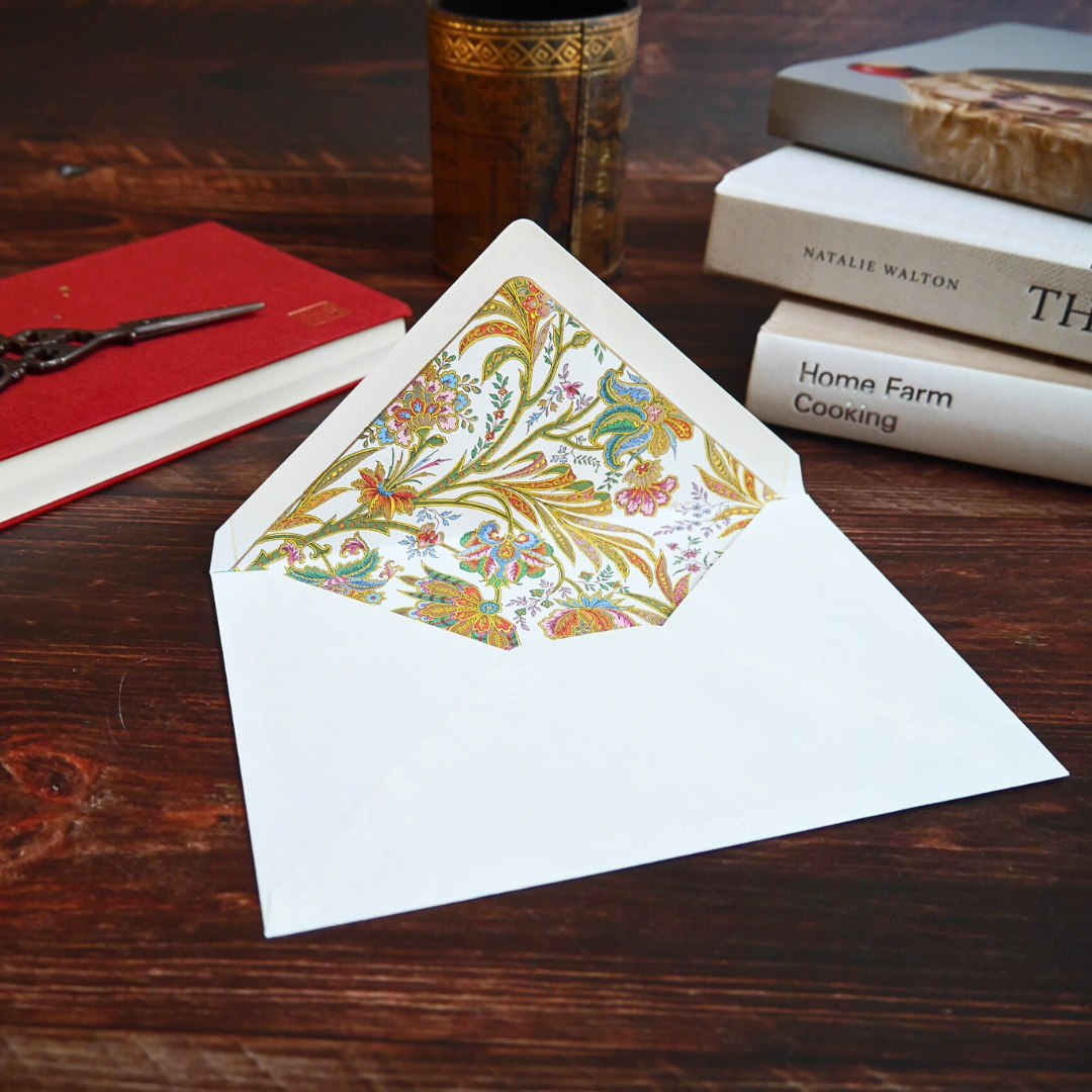 Cipro柄封筒の内側デザインが見える構図。贈る前から美しさが伝わる仕立て。