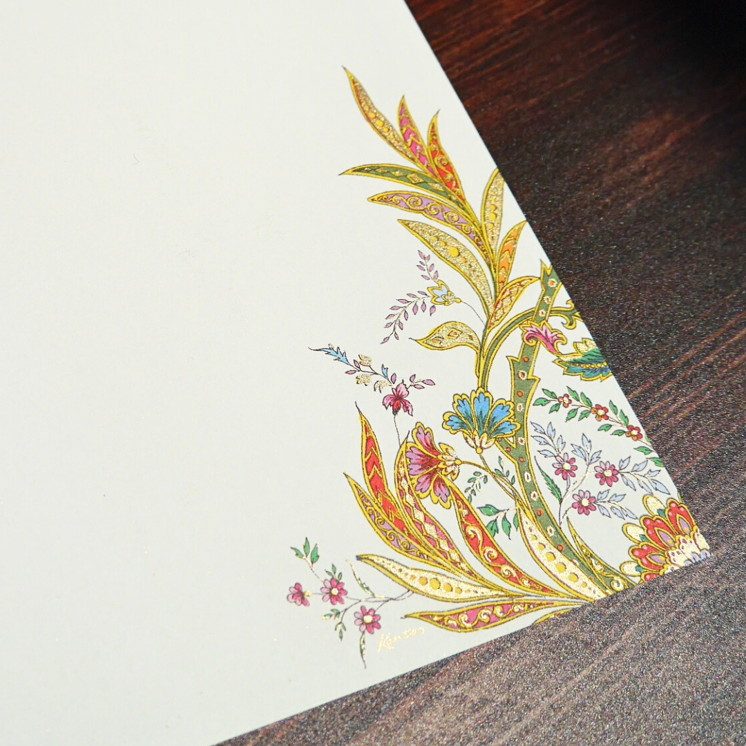 便箋の下部に施されたCipro柄の装飾。動きのある植物文様と金粉の光沢が印象的。