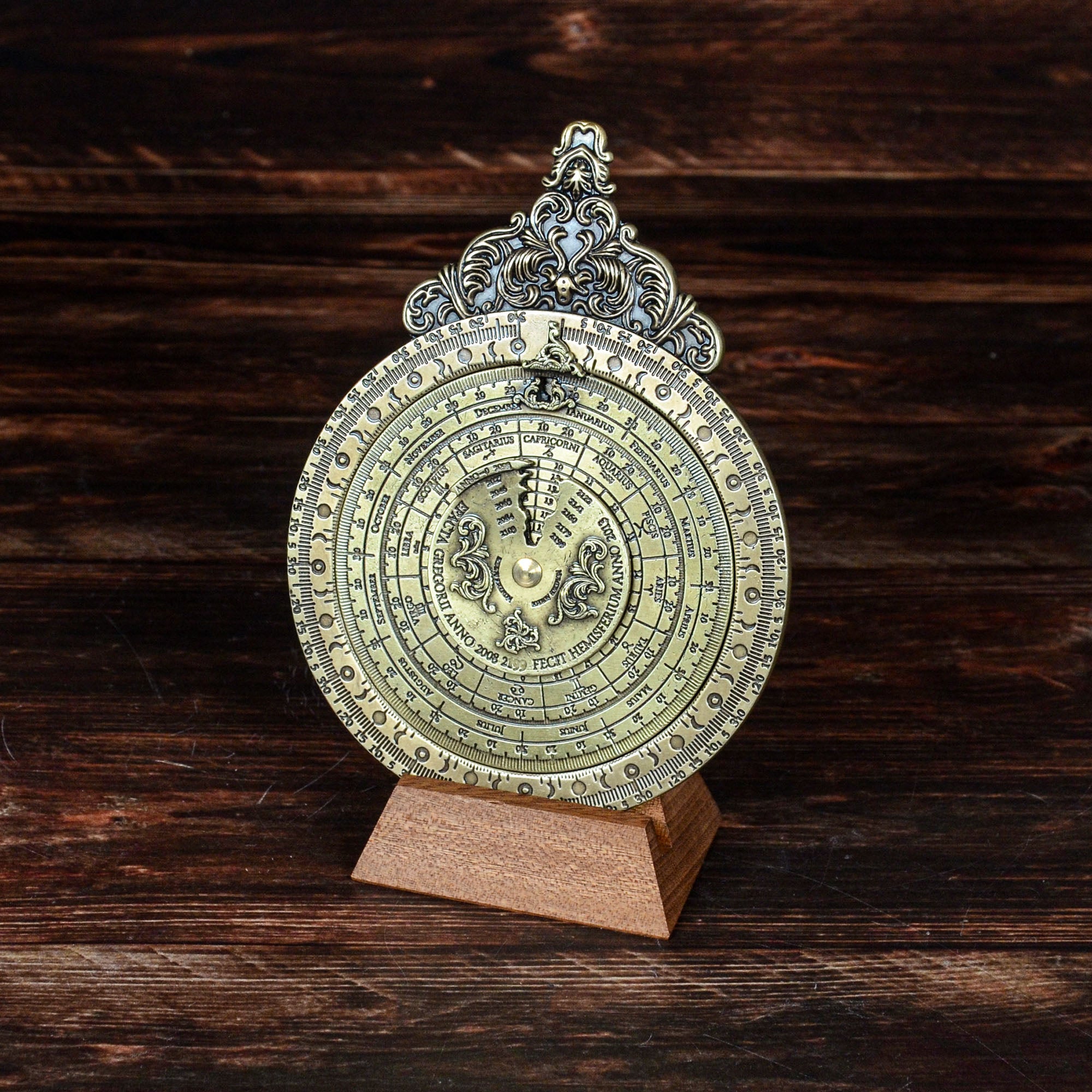 ルナカレンダー 裏面 潮汐計算盤 真鍮製 放射状デザイン 航海漁業不可欠な計算器具
