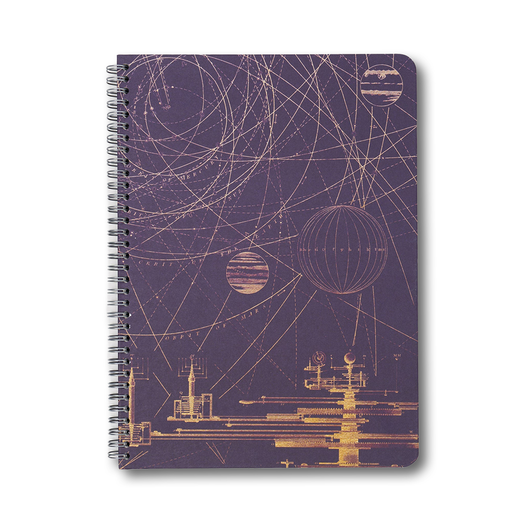 宇宙の軌道図が描かれたスパイラルノート（A5+）。ラインが印象的
