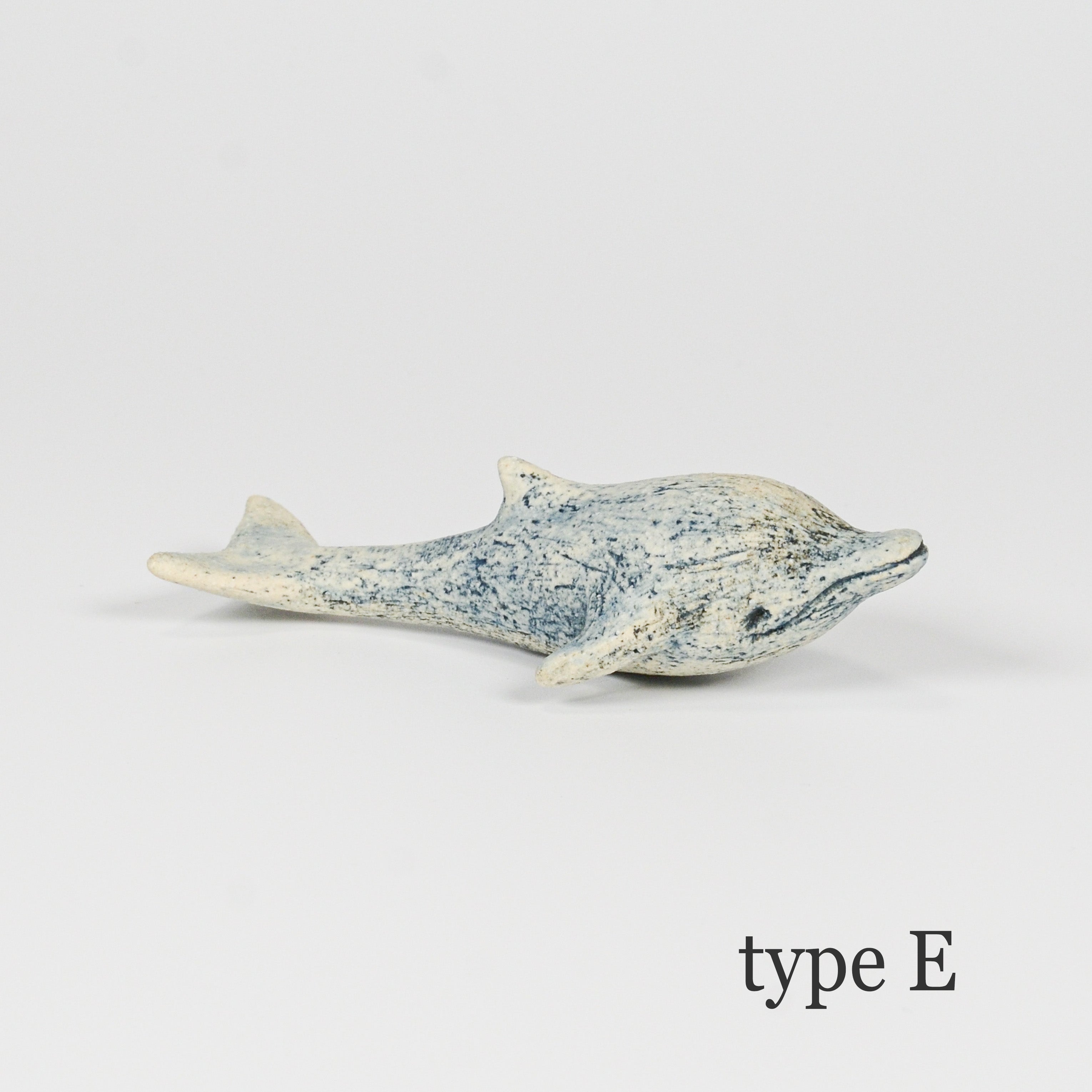 自然なフォルムとやわらかな表情が魅力の「いるか」type E。贈り物や飾りにぴったりな一点物。