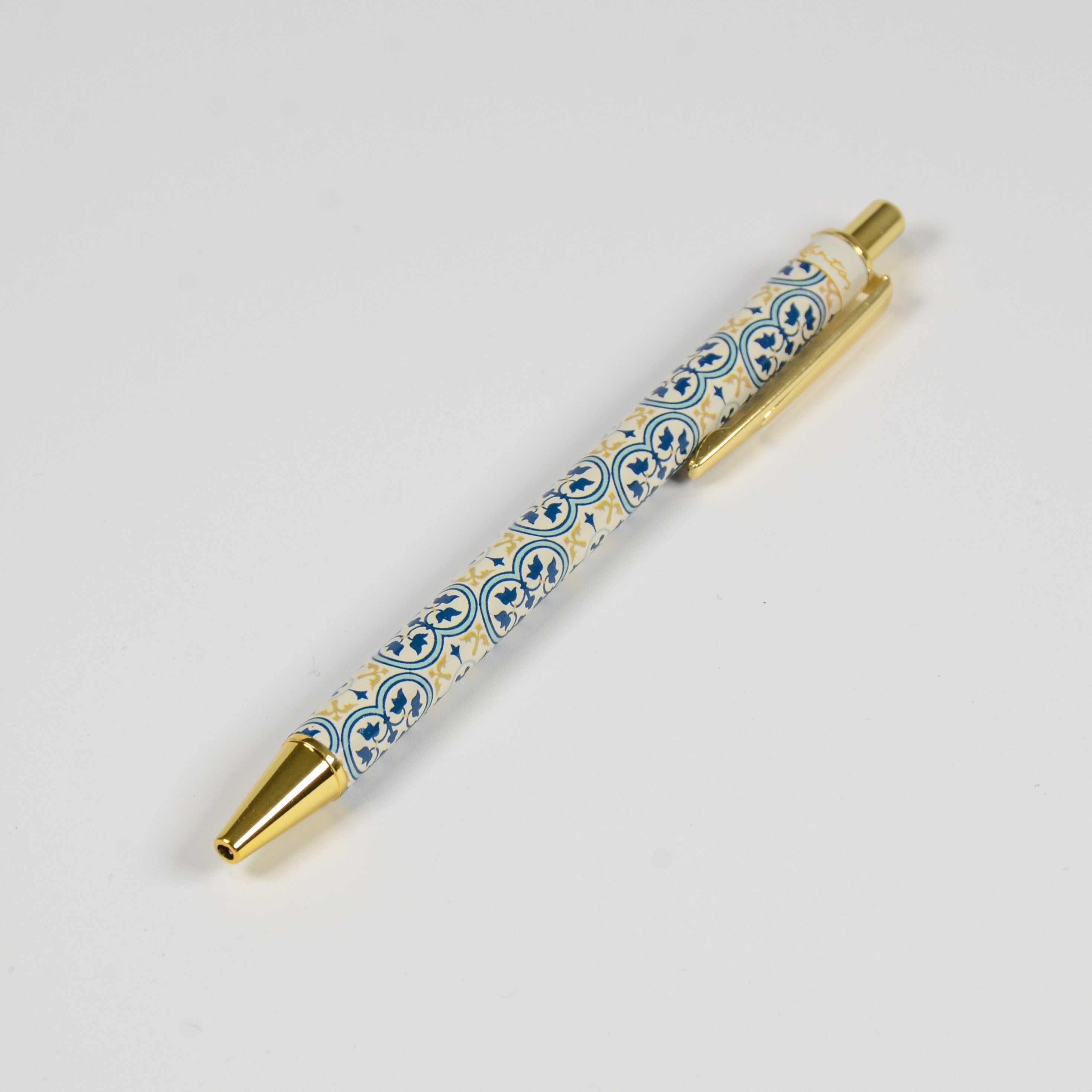 Kartos社のボールペン「Quadrilobo」柄。軽やかな書き心地と洗練された気品を併せ持つ筆記具。